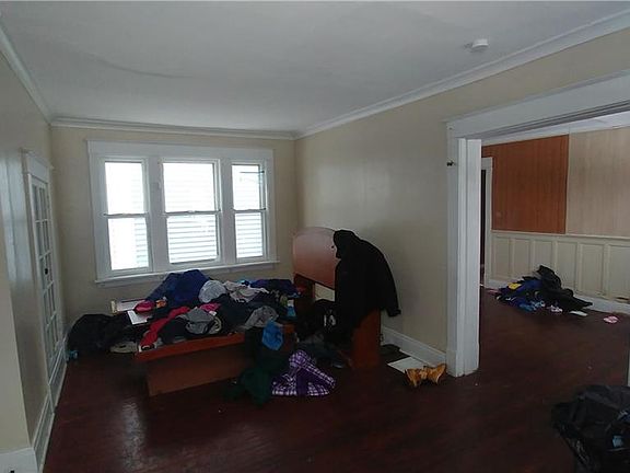 5th image of 519 E Utica St