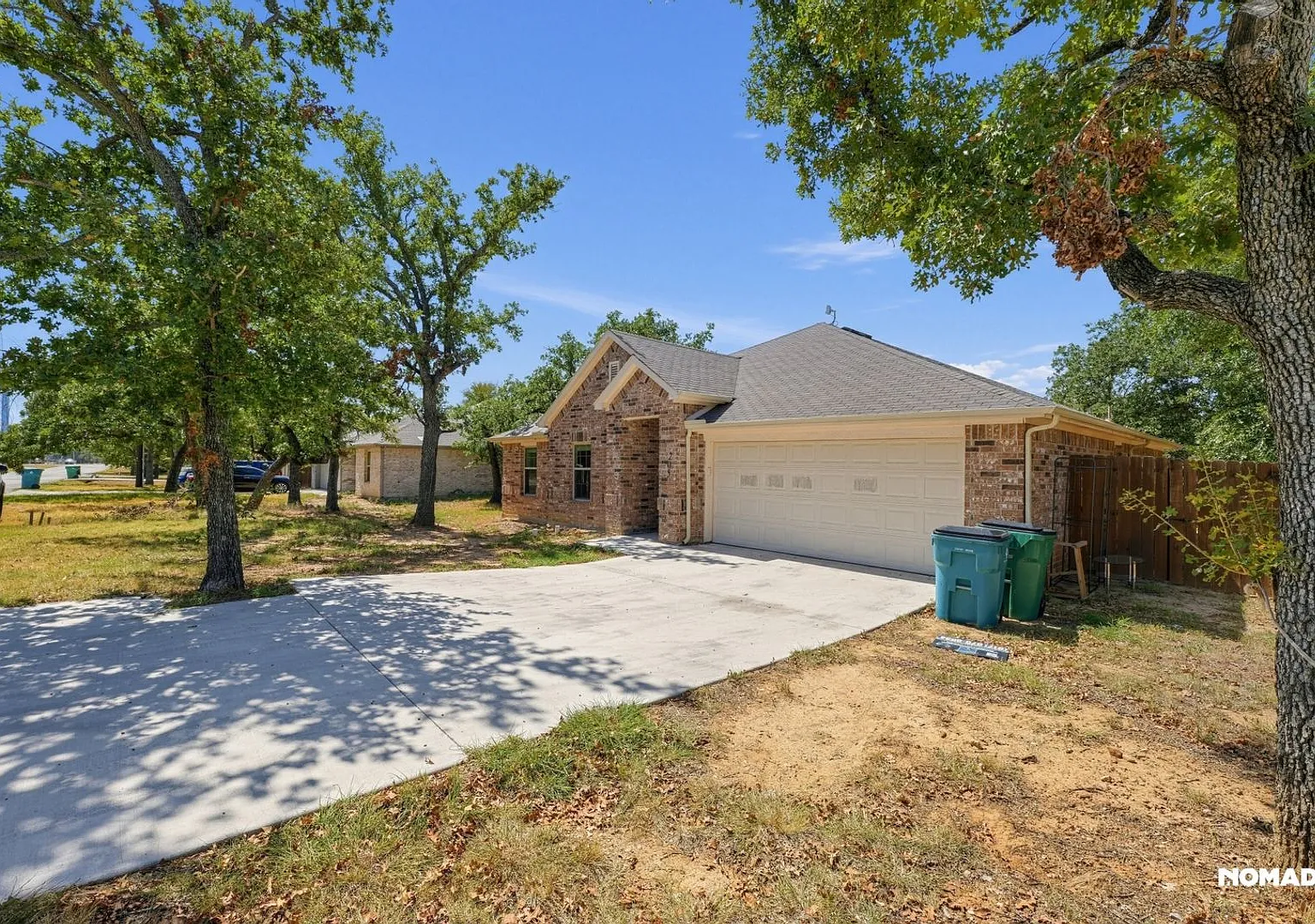 Spacious 4BR House in Runaway Bay — Photo 3