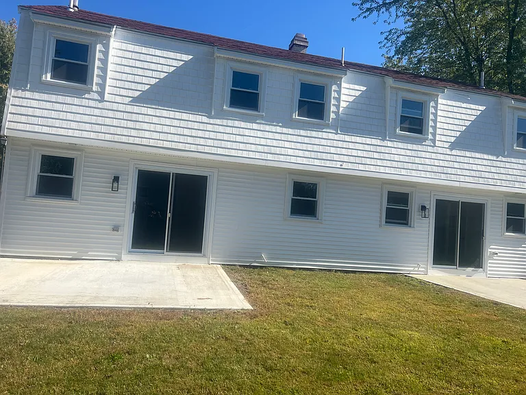42-44 Adelaide Ave #2 — Photo 2