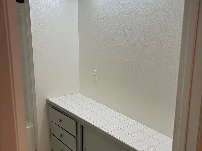 2040 Swan Cv N — Photo 16