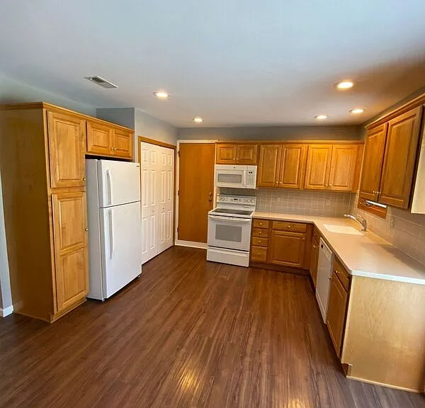 243 Randall Dr — Photo 4