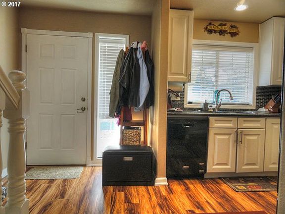 5th image of 828 NE 70th Ave