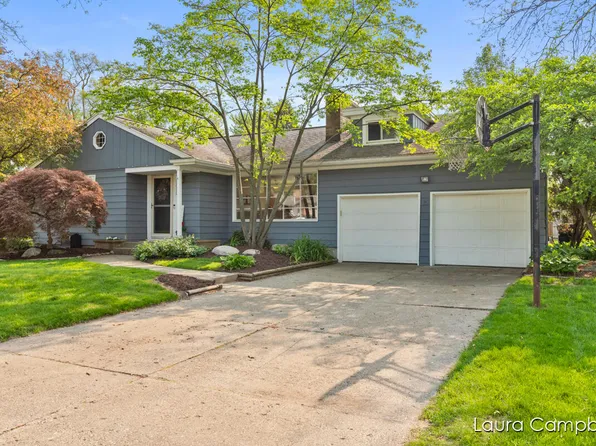 1070 Waltham Ave SE, Grand Rapids, MI 49546