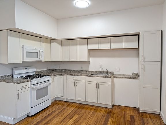 2nd image of 17 Grand St #2