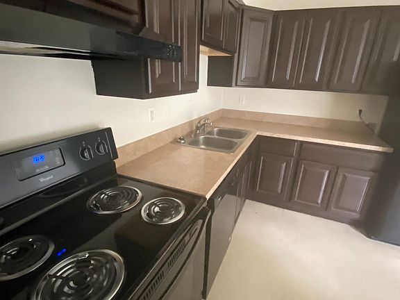 4th image of 46837 Rogers Dr