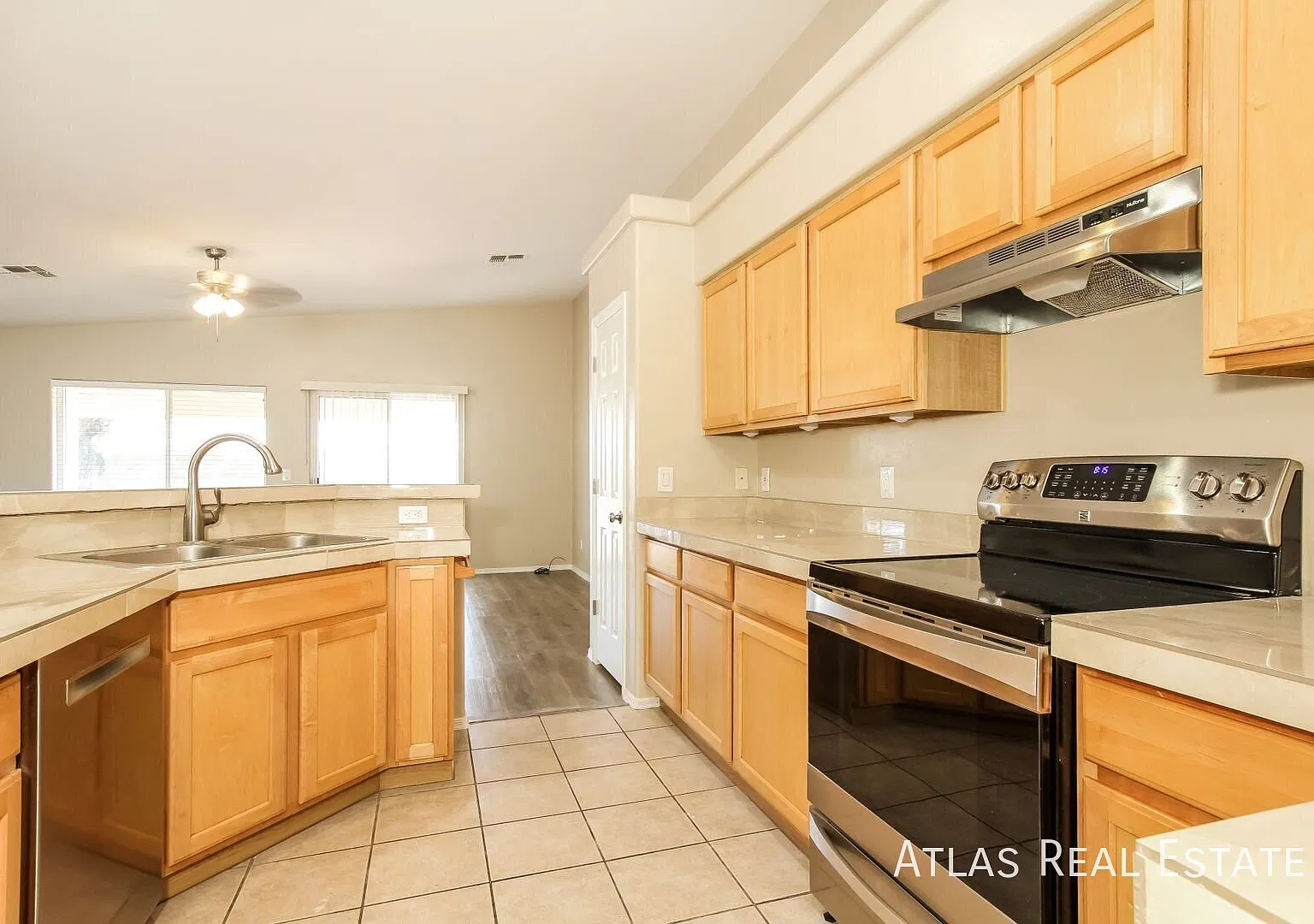 Beautiful 3 Bedroom Home- Available Now! — Photo 2