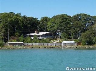 2598 Crystal Dr, Beulah, MI 49617
