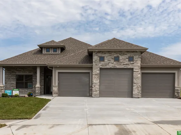 12519 Horizon Cir, Papillion, NE 68046