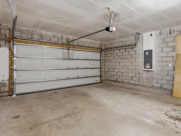 1530 Finnigan Cir — Photo 23
