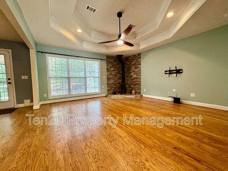 1914 Tranquil Ln — Photo 3
