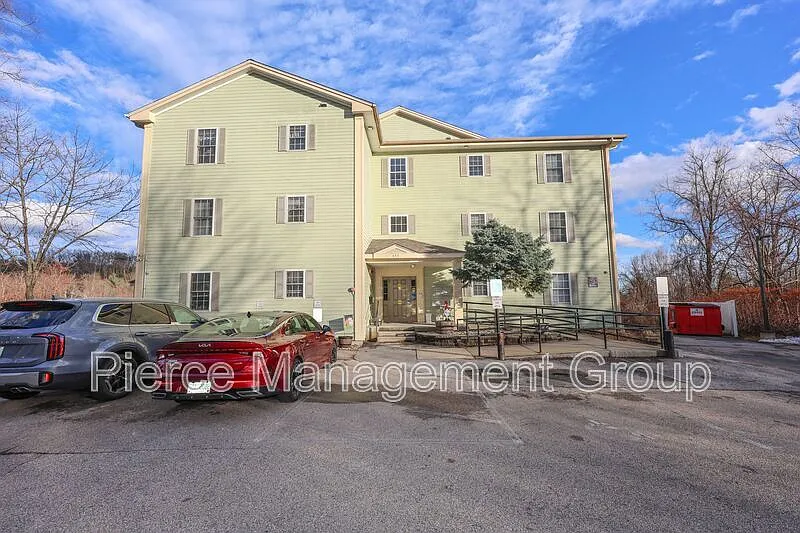 Building Photo - 843 S Mammoth Rd #7