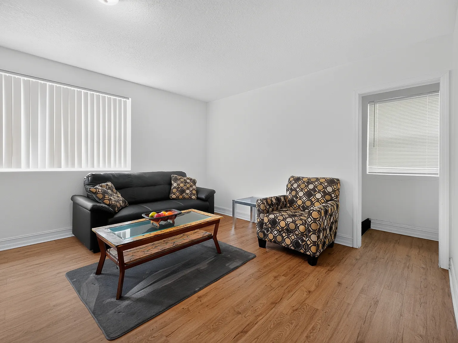 4 bed, 1976 sqft, $700 — Photo 2