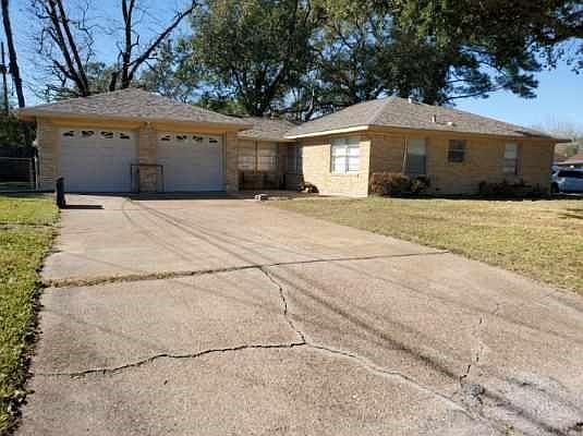 2nd image of 223 W Riverwood Dr