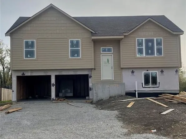 20809 Copper Creek Dr, Peculiar, MO 64078