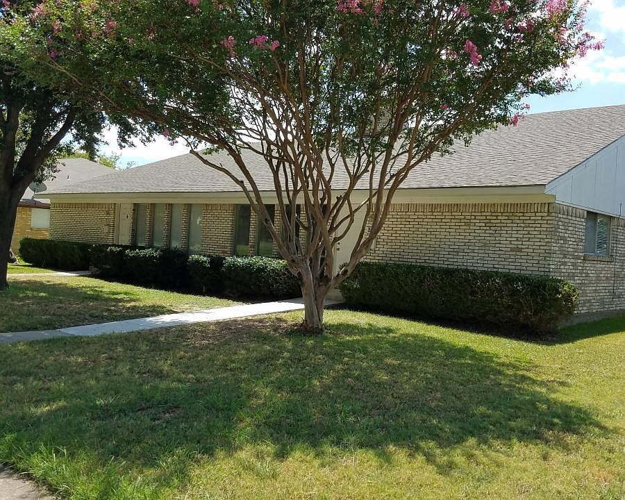 1st image of 320 Towne House Ln