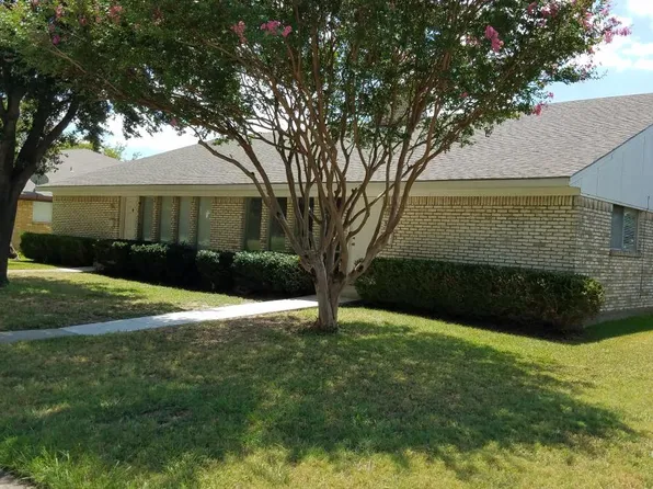 320 Towne House Ln, Richardson, TX 75081