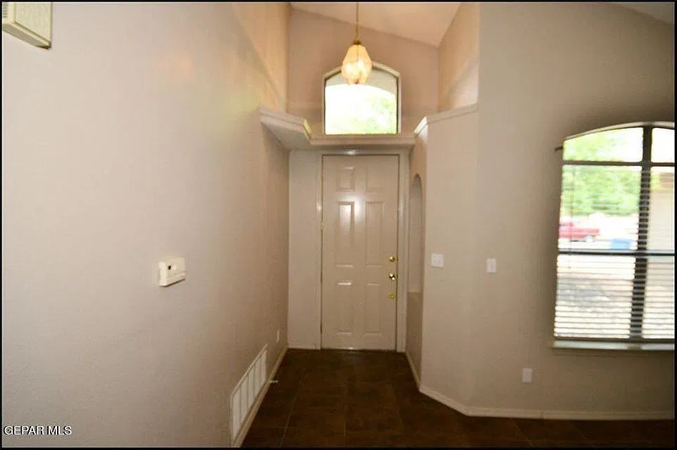 3 bed, 2.5 bath, 1537 sqft, $1,800 — Photo 2