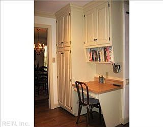 5th image of 221 E Tazewells Way