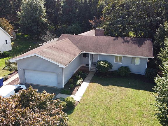 3rd image of 30912 Edgewater Dr
