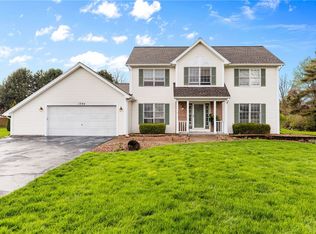 1394 Viking Cir, Webster, NY 14580
