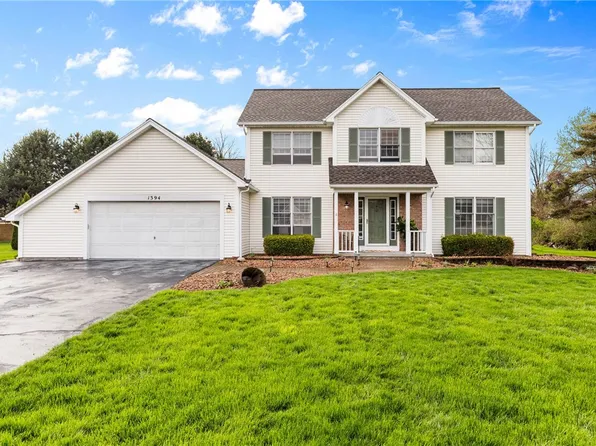 1394 Viking Cir, Webster, NY 14580