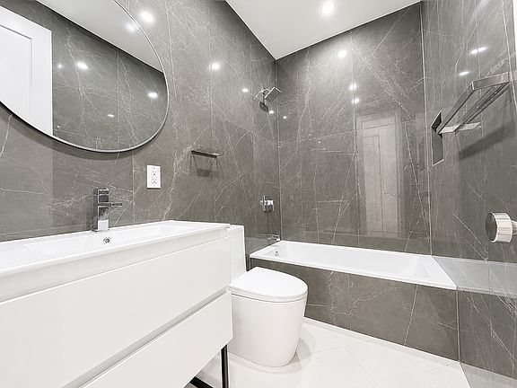5th image of 382 Chauncey St #2F