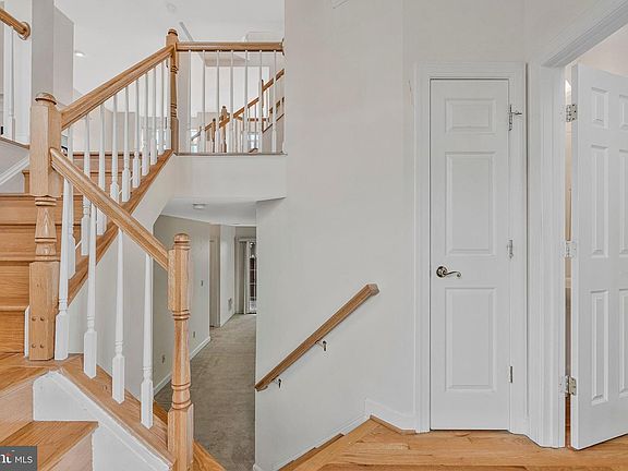 4th image of 20572 Willoughby Sq