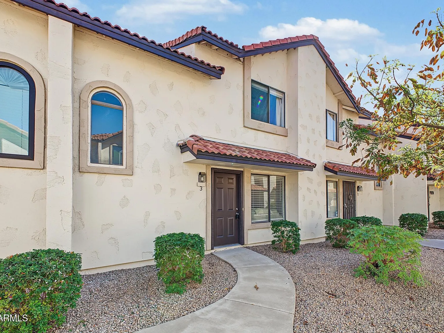 2 bed, 1.5 bath, 949 sqft, $1,950 — Photo 2