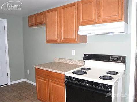 4th image of 316 N Lapeer St