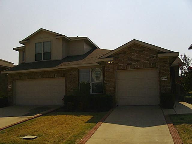 1st image of 2208 Stonebrook Ln