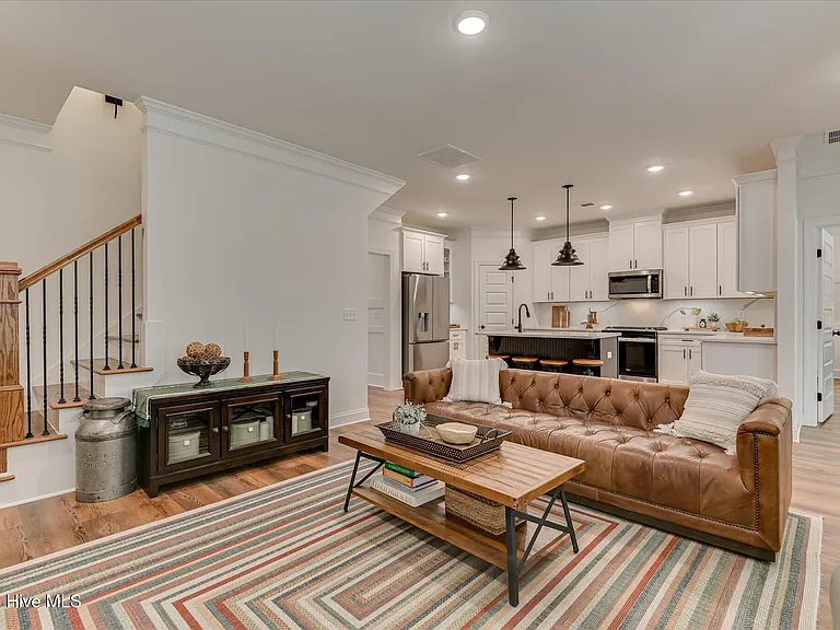 2049 Warbler Dr — Photo 11