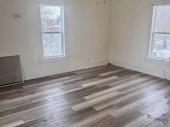 4th image of 300 S Farragut St