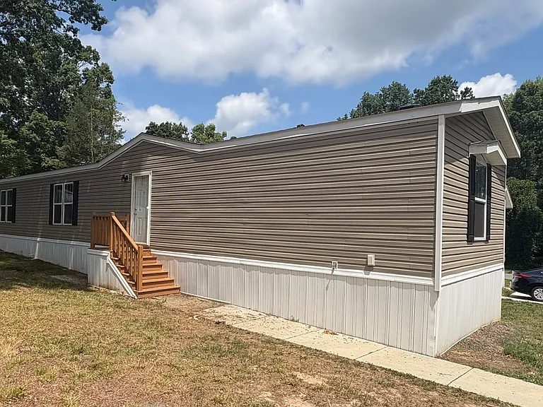 18 Forest Cir — Photo 2