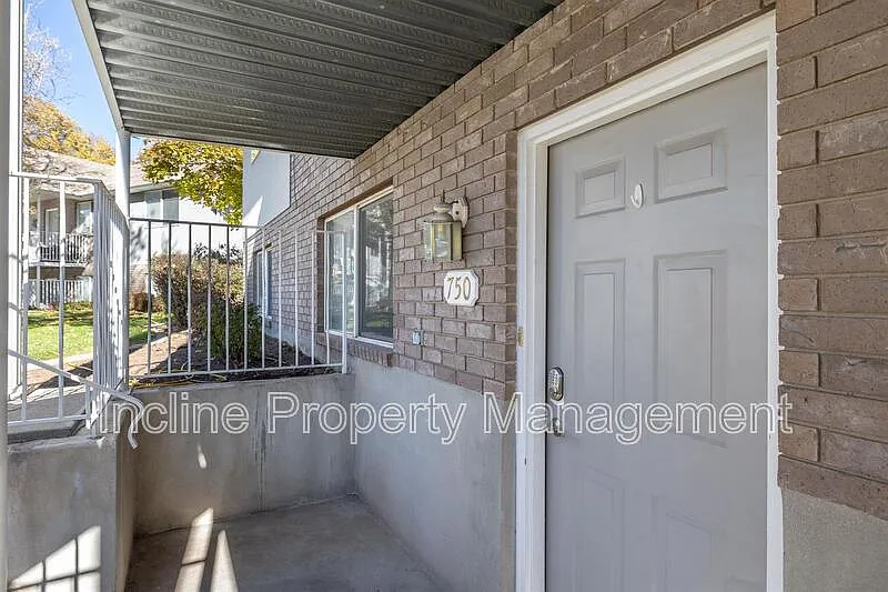2 bed, 1.0 bath, 1148 sqft, $1,400 — Photo 2