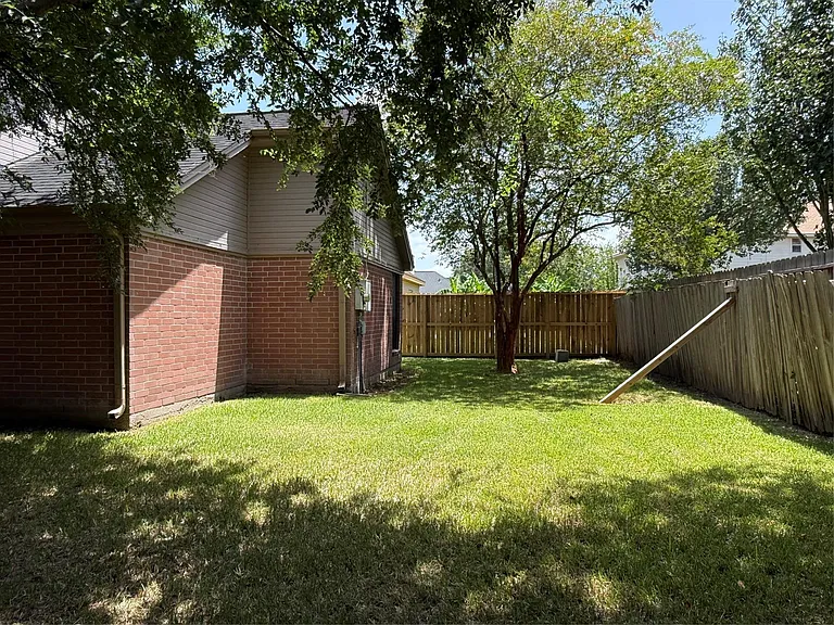 1026 Saint John Dr — Photo 12