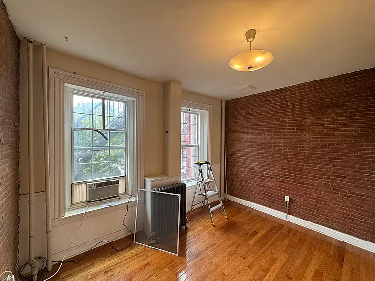 213 E King St #5 — Photo 13