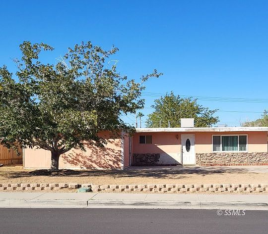 1st image of 824 W Coral Ave