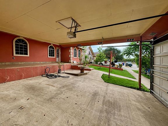 3rd image of 2305 Maida Ln