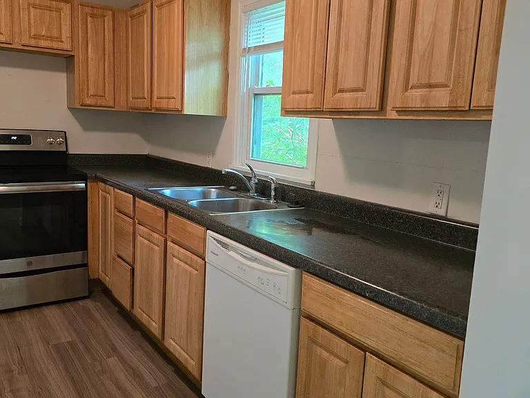 302 Alexander Ave #302 — Photo 3
