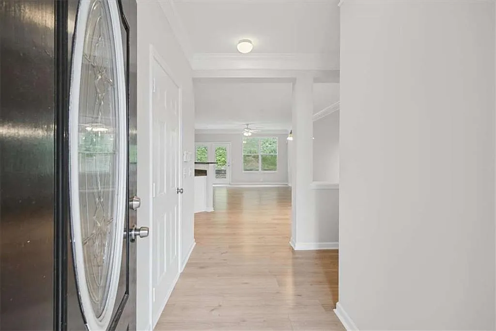3 bed, 2.5 bath, $2,500 — Photo 3