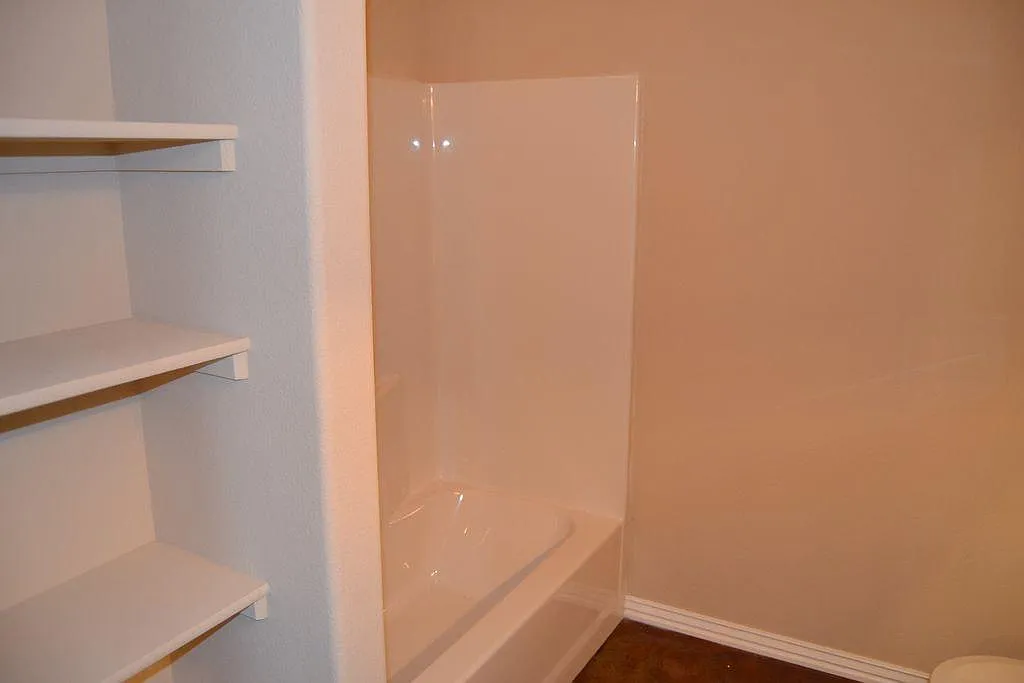 3 bed, 1400 sqft, $1,600 — Photo 4