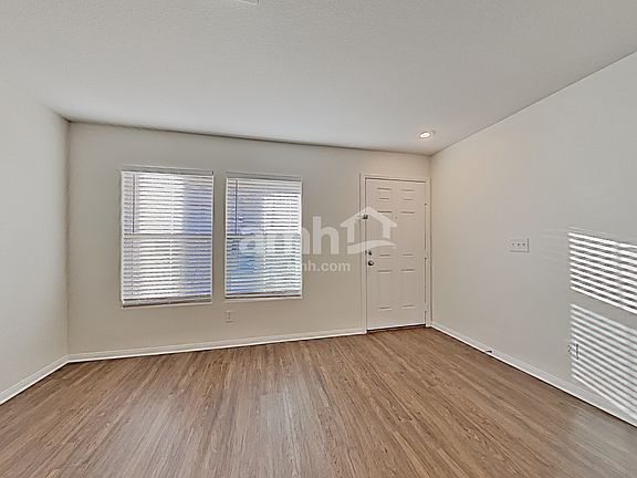 4th image of 756 Connex Ct