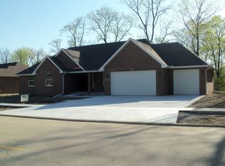 1045 Shadow Wood Dr, Morris, IL 60450