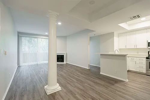 2201-2245 S Beverly Glen Blvd #203 Photo 1