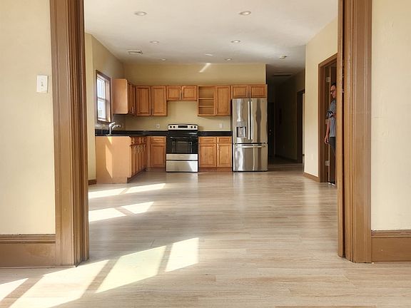 3rd image of 18 Cutler St #3