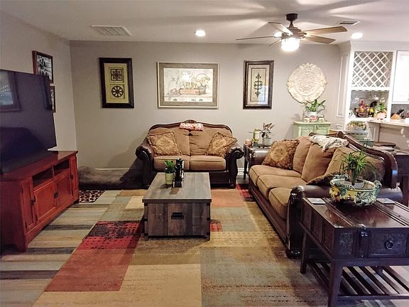 5th image of 11888 Doty Dr