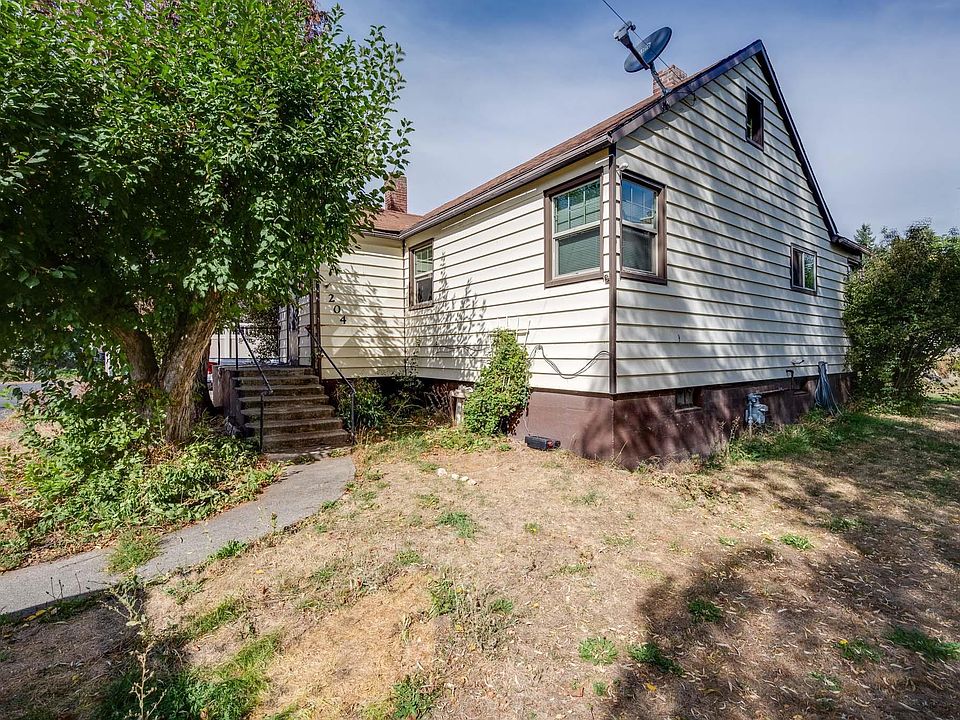 1st image of 204 W Railroad Ave