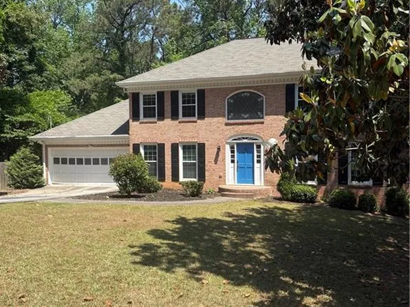 2562 River Knoll Dr SW, Lilburn, GA 30047