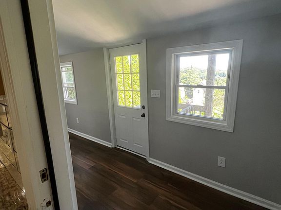 3rd image of 49 Lakeview Ave #47