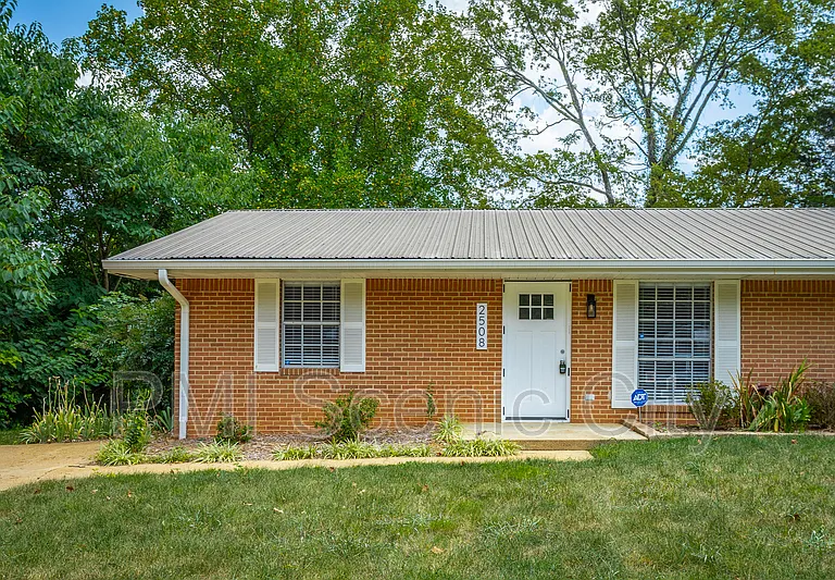 2508 Woodfin Ave — Photo 2